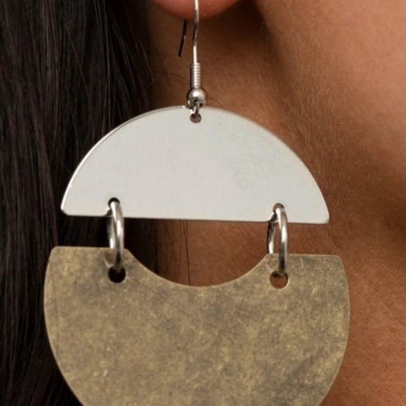 WATCHING THE SUNRISE BRASS EARRINGS - Picture 2 of 2